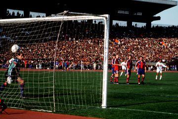 Llegaba crecido el Barcelona a Tokio después de haber ganado su primera y única Copa de Europa ante la Sampdoria en Wembley. Pero no contaba con la calidad del Sao Paulo brasileño. Se adelantó el Barça con un gol de Stoitchkov, pero la máquina brasileña c