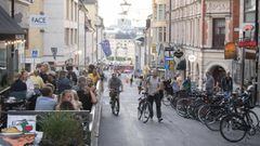 Imagen de una de las calles de Suecia, donde nadie lleva puesta la mascarilla.