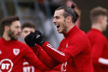 Welsh rare happy bit | Wales' Gareth Bale during training