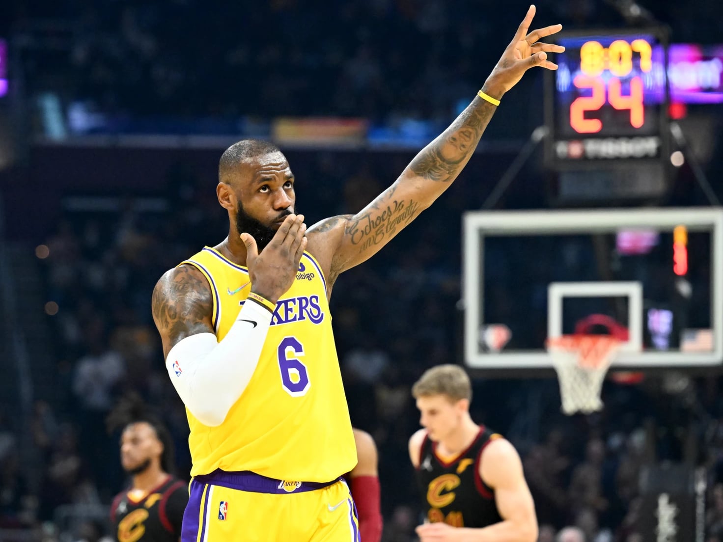 LeBron James to wear No. 23 after NBA retires No. 6 for Russell