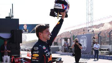 Alegría de Max Verstappen tras proclamarse campeón en Países Bajos.