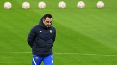 Barcelona&#039;s headcoach Xavi walks at the field during a training session in Munich, southern Germany on December 7, 2021, on the eve of the UEFA Champions League Group E football match FC Bayern Munich vs FC Barcelona. (Photo by Christof STACHE / AFP)