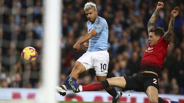Manchester City&#039;s Sergio Aguero shoots past Manchester United&#039;s Victor Lindelof to score his team&#039;s second goal during the English Premier League soccer match between Manchester City and Manchester United at the Etihad stadium in Manchester, England, Sunday, Nov. 11, 2018. (AP Photo/Dave Thompson)