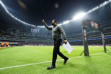 El director técnico peruano, Juan Reynoso, sacó a Cruz Azul de la maldición sin título en Primera División