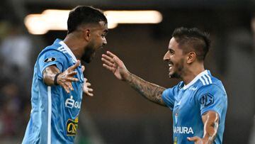 Sporting Cristal's Brazilian forward Brenner (L) celebrates with forward Alejandro Hohberg after scoring during the Copa Libertadores group stage second leg football match between Brazil's Fluminense and Peru's Sporting Cristal, at the Maracana stadium in Rio de Janeiro, Brazil, on June 27, 2023. (Photo by MAURO PIMENTEL / AFP)