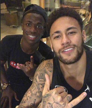 Vinicius visitó a Neymar en Brasil.
