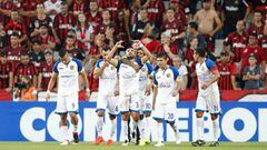 Los jugadores de Deportivo Capiat&aacute; celebran un gol ante Atl&eacute;tico Paranaense.