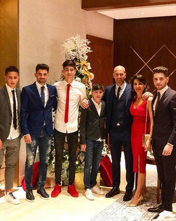 Zinedine Zidane con su familia.