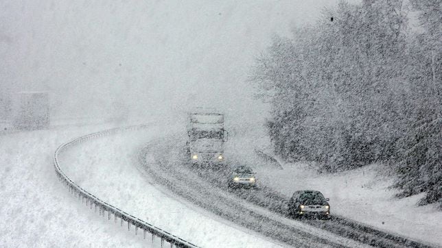 What are experts’ recommendations for driving in snow in the USA?