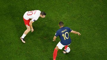 DOHA, QATAR - DECEMBER 04: Kylian Mbappe of France controls the ball against Piotr Zielinski of Poland during the FIFA World Cup Qatar 2022 Round of 16 match between France and Poland at Al Thumama Stadium on December 04, 2022 in Doha, Qatar. (Photo by David Ramos - FIFA/FIFA via Getty Images)
