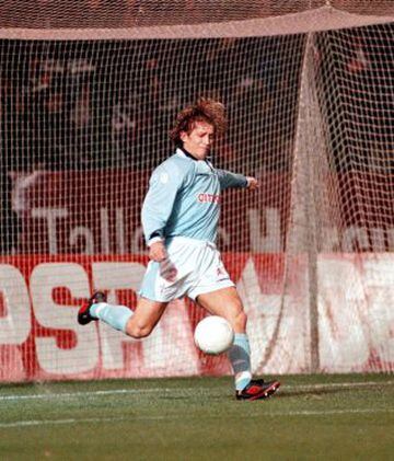 El que luego fuera lateral derecho en el Real Madrid inició su carrera como futbolista en las categorías inferiores del Celta de Vigo, y posteriormente en el primer equipo. Estuvo en el club vigués hasta 1999, año en el que fichó por el Real Madrid.
