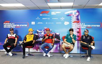 Bottas, Lando, Sainz, Stroll y Pérez, durante la rueda de prensa de la FIA en Austin.