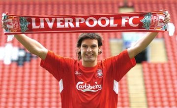 The Spanish striker won 3 Champions Leagues with Madrid, but began to see his game time reduced after the arrival of Ronaldo. In 2005, he signed for Liverpool after a spell at Monaco.