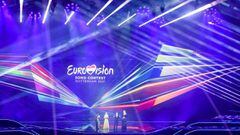 Rotterdam (Netherlands), 17/05/2021.- (L-R) Presenters Edsilia Rombley, Chantal Janzen, Jan Smit, Nikkie de Jager perform during the first dress rehearsal of the first semifinal of the 65th annual Eurovision Song Contest (ESC) at the Rotterdam Ahoy arena, in Rotterdam, The Netherlands, 17 May 2021. Due to the coronavirus (COVID-19) pandemic, only a limited number of visitors is allowed at the 65th edition of the Eurovision Song Contest (ESC2021) that is taking place in an adapted form at the Rotterdam Ahoy and consist of two semi-finals, on 18 and 20 May 2021, and a grand final on 22 May 2021. (Pa&iacute;ses Bajos; Holanda) EFE/EPA/Patrick van Emst / POOL