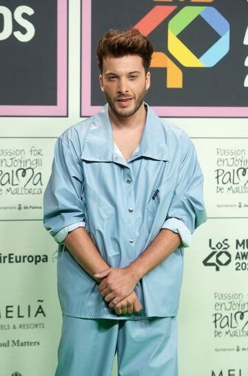 El cantante Blas Cantó posa en el photocall de la alfombra roja de Los40 Music Awards 2022.
