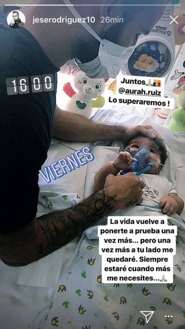 Jesé Rodríguez con su hijo Nyan en el hospital el 8 de diciembre de 2017.