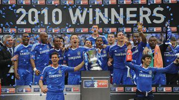 El Chelsea dirigido por Carlo Ancelotti se consagró campeón del certamen de copa por sexta ocasión en su historia, segunda de manera consecutiva tras derrotar al Portsmouth. 