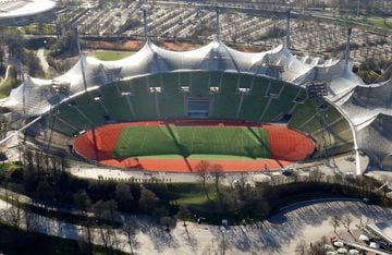 El Estadio Olímpico de Munich recibió el último partido del fútbol olímpico de Munich 1972 y fue la sede de la final de la Copa del Mundo de Alemania 1974.
