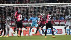 Anders Konradsen haciendo el gol del empate para el Rennes