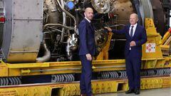 MUELHEIM AN DER RUHR, GERMANY - AUGUST 03: German Chancellor Olaf Scholz (R) and Siemens Energy Chairman Christian Bruch look at the Siemens gas turbine intended for the Nord Stream 1 gas pipeline in Russia at a Siemens Energy facility on August 03, 2022 in Muelheim an der Ruhr, Germany. The turbine underwent maintenance in Canada and was supposed to already be delivered to Russia for installation back into the pipeline, but Russian energy company Gazprom has so far refused to accept the repaired turbine, citing insufficient documentation. German authorities have refuted Gazprom's claim and say the Russian government is stalling. Russia is still supplying gas to Germany via Nord Stream 1, albeit at a much reduced flow. The two countries are at odds over the ongoing Russian war in Ukraine. (Photo by Andreas Rentz/Getty Images)