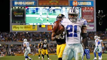 PITTSBURGH, PA - NOVEMBER 13: Ezekiel Elliott #21 of the Dallas Cowboys celebrates his 32-yard rushing touchdown in the fourth quarter during the game against the Pittsburgh Steelers at Heinz Field on November 13, 2016 in Pittsburgh, Pennsylvania.   Justin K. Aller/Getty Images/AFP == FOR NEWSPAPERS, INTERNET, TELCOS &amp; TELEVISION USE ONLY ==