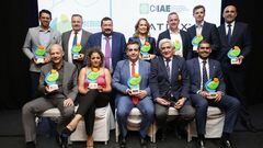 Foto de familia de los premiados junto a Julián Casas, CEO de 'Patrocina a un deportista'.