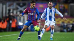 BARCELONA, SPAIN - NOVEMBER 20: Philippe Coutinho of FC Barcelona and Aleix Vidal of Espanyol battle for the ball during the La Liga Santander match between FC Barcelona and RCD Espanyol at Camp Nou on November 20, 2021 in Barcelona, Spain. (Photo by Alex