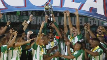 Jugadores de Nacional celebran al ganar la Copa &Aacute;guila en la final ante Once Caldas