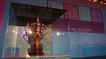 La Copa William Webb Ellis preside el sorteo de la fase de grupos del Mundial de Rugby de Jap&oacute;n 2019.