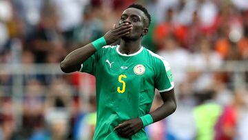 Idrissa Gana, de Senegal, festeja un gol en la Copa del Mundo de Rusia 2018.