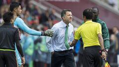 Osorio, suspendido seis juegos por insultos contra árbitros