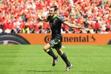 Bale celebrates his goal.
