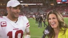 El flirteo de una estrella de la NFL con una periodista: la reacción de ella y de él al final dan para un trailer