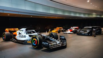 La decoración especial de McLaren para el GP de Mónaco 2023 en homenaje a la Triple Corona.