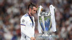 PARIS, FRANCE - MAY 28:   Gareth Bale of Real Madrid walks past the trophy at the end of the UEFA Champions League final match between Liverpool FC and Real Madrid at Stade de France on May 28, 2022 in Paris, France. (Photo by Chris Brunskill/Fantasista/Getty Images)