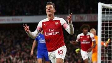 Özil rejected "crazy offers" from Asia, reveals agent