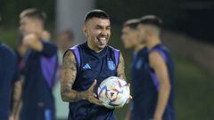 Argentina's forward Angel Correa gestures during a training session at Qatar University in Doha on November 29, 2022, on the eve of the Qatar 2022 World Cup football tournament match against Poland. (Photo by JUAN MABROMATA / AFP)