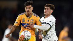 Tigres' Mexican midfielder #22 Raymundo Fulgencio (L) fights for the ball with Pumas' Mexican defender #13 Pablo Monroy (R) during the Torneo Apertura semifinal first leg football match between Pumas and Tigres at Olimpico Universitario stadium in Mexico City, on December 7, 2023. (Photo by Rodrigo Oropeza / AFP)
