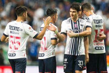 Monterrey's players celebrate after defeating Cruz Azul 