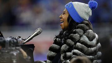 DETROIT.MI - NOVEMBER 24: Detroit native Aretha Franklin sings the National Anthem prior to the start of the Detroit Lions and the Minnesota Vikings game at Ford Field on November 24, 2016 in Detroit, Michigan.   Gregory Shamus/Getty Images/AFP == FOR NE