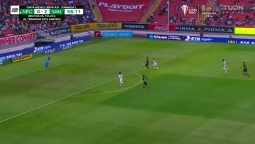 ¡Se sacó al arquero! El notable golazo de Diego Valdés en México
