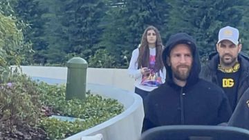 Lionel Messi y su familia pasearon por Eurodisney junto a la familia de Cesc Fàbregas.