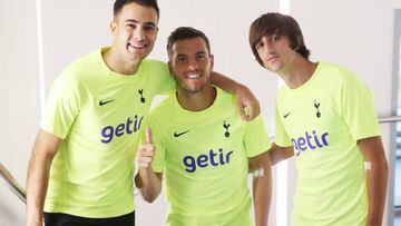 ENFIELD, ENGLAND - JULY 04: Sergio Reguilon, Giovani Lo Celso and Bryan Gil of Tottenham Hotspur arrive for pre-season training at Tottenham Hotspur Training Centre on July 04, 2022 in Enfield, England. (Photo by Tottenham Hotspur FC/Tottenham Hotspur FC via Getty Images)