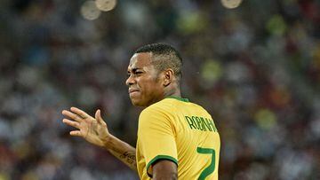 (FILES) In this file photo taken on October 14, 2014 Brazil's forward Robinho reacts after he misses a goal in a friendly football match against Japan at the National stadium in Singapore. - A judge prohibited on March 24, 2023 former football player Robinho from leaving Brazil in the middle of a process that local justice is carrying out, at the request of Italy, to standardize the sentence of nine years in prison to which he was sentenced for gang rape of a young woman in Milan in 2013. (Photo by Roslan RAHMAN / AFP)