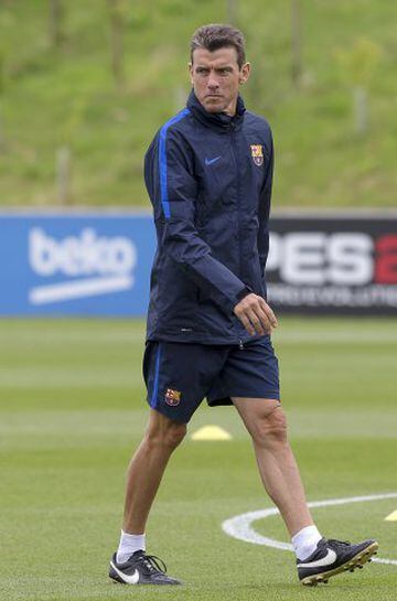 Actualmente es el segundo entrenador del FC Barcelona. 
