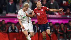 Arjen Robben durante el partido entre Bayern M&uacute;nich y Augsburgo en el Allianz Arena por la fecha 5 de la Bundesliga