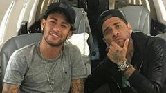 Neymar, junto a Alves.