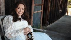 Country music singers, celebrities and fans shared their stories and feelings about Loretta Lynn, the coal miner’s daughter and one of the Queens of country, who passed away at the age of 90 on Tuesday.