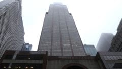 Un helic&oacute;ptero se estrell&oacute; contra el edificio, AXA Equitable Center, de 54 pisos, en Manhattan. Hasta el momentos solo una persona ha perdido al vida.