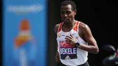Kenenisa Bekele corre durante el marat&oacute;n de Londres.
